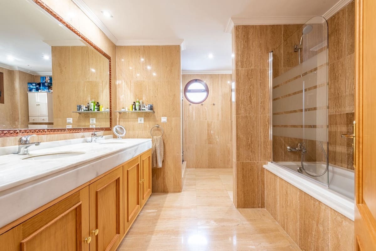 Apartamento de 3 habitaciones en Golden Mile en venta con piscina - 1.090.000 € (Ref: 9540149)