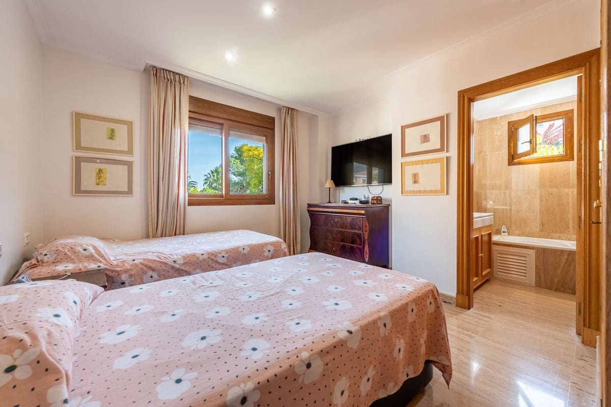 Apartamento de 3 habitaciones en Golden Mile en venta con piscina - 1.090.000 € (Ref: 9540149)