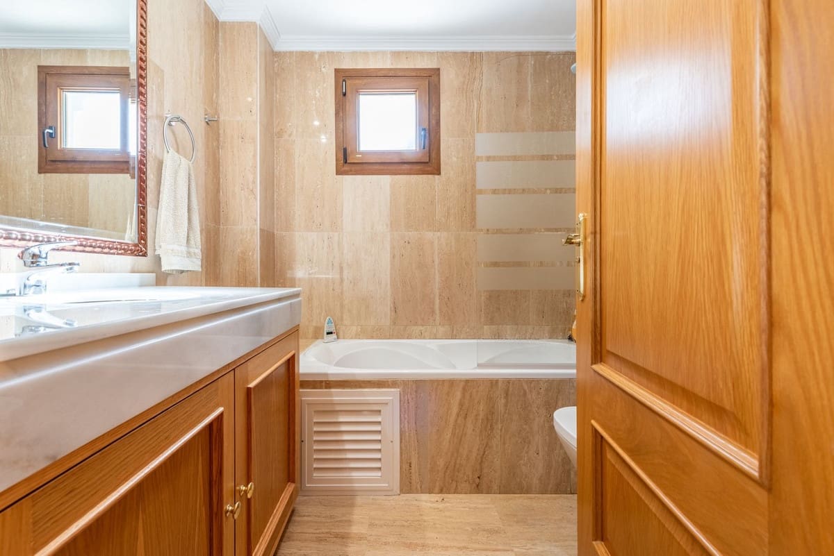 Apartamento de 3 habitaciones en Golden Mile en venta con piscina - 1.090.000 € (Ref: 9540149)