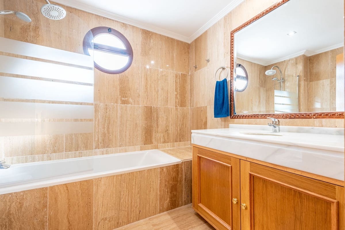 Apartamento de 3 habitaciones en Golden Mile en venta con piscina - 1.090.000 € (Ref: 9540149)