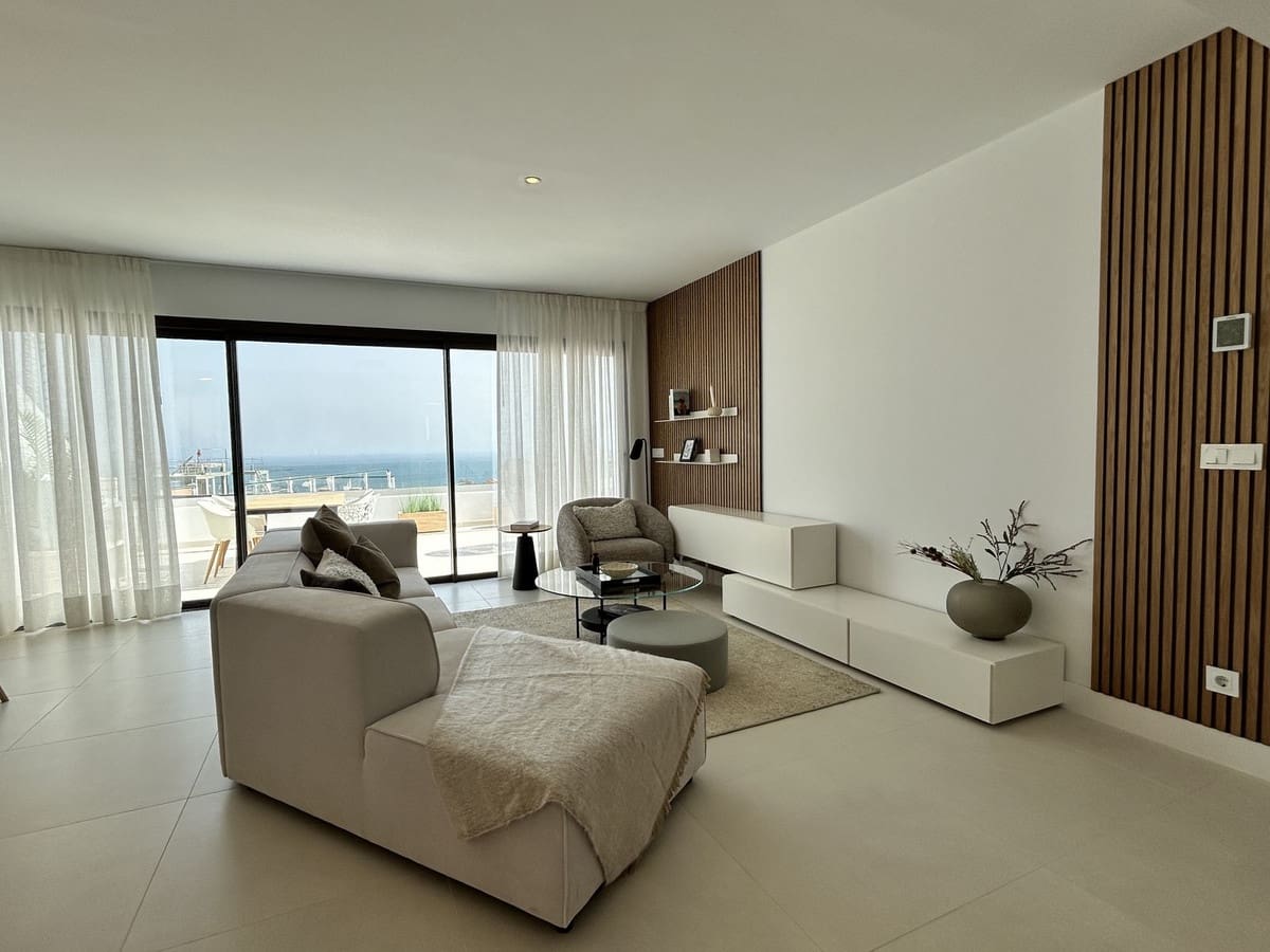 3 quarto Penthouse para venda em Fuengirola com piscina - 1 090 000 € (Ref: 9540151)