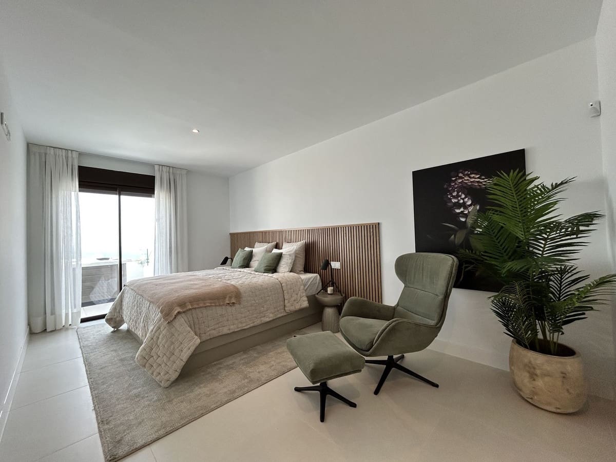 3 quarto Penthouse para venda em Fuengirola com piscina - 1 090 000 € (Ref: 9540151)