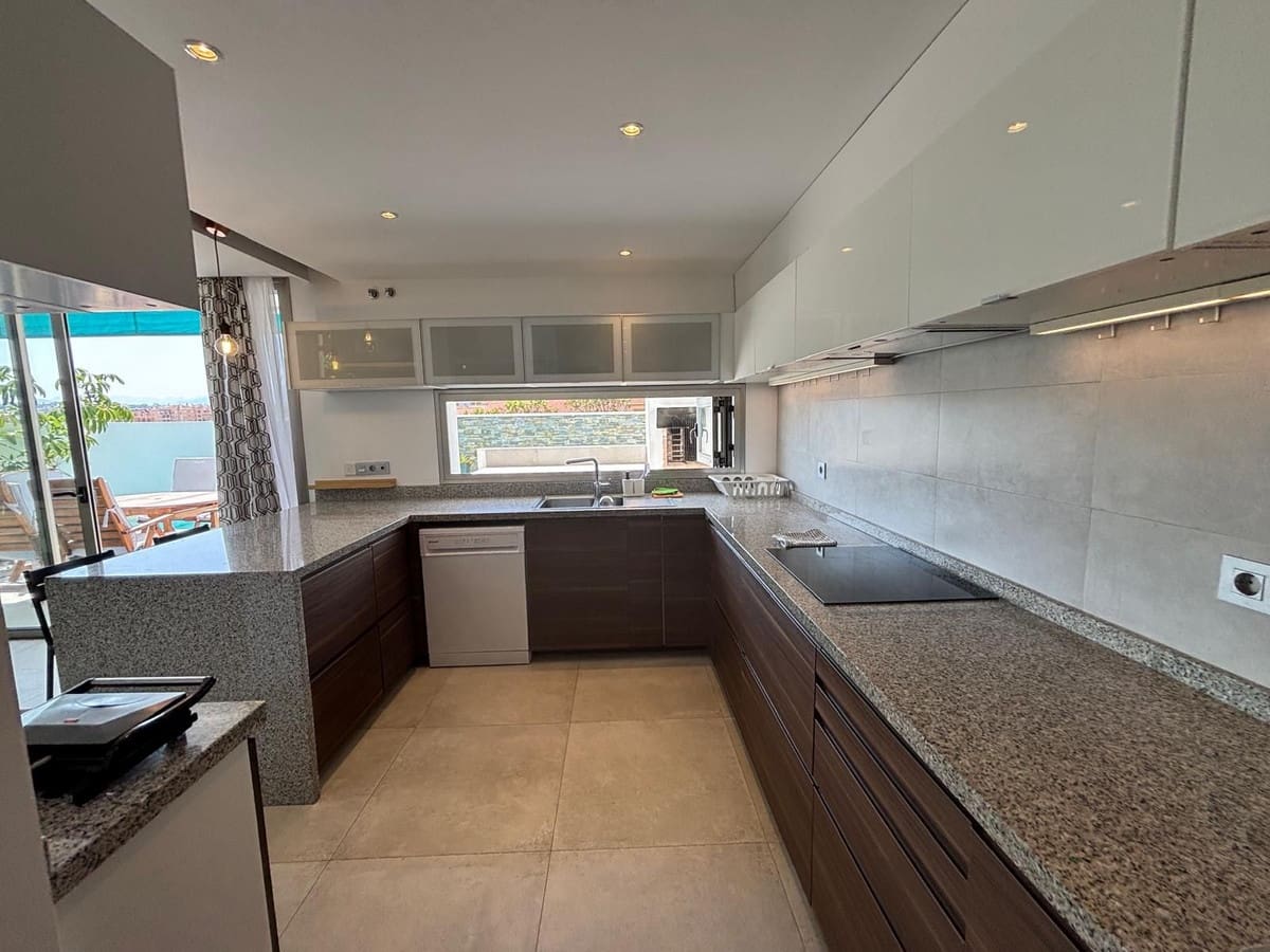 4 soveværelse Villa til salg i Fuengirola med swimmingpool garage - € 1.092.500 (Ref: 9540152)