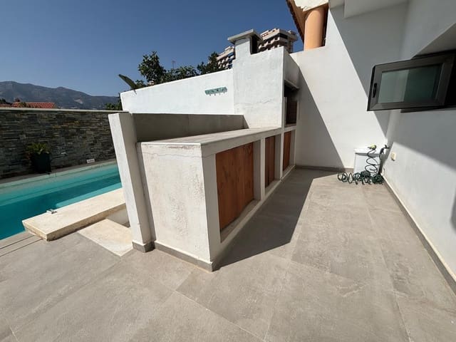 4 soveværelse Villa til salg i Centro ciudad, Fuengirola med swimmingpool garage - € 1.092.500 (Ref: 9540152)