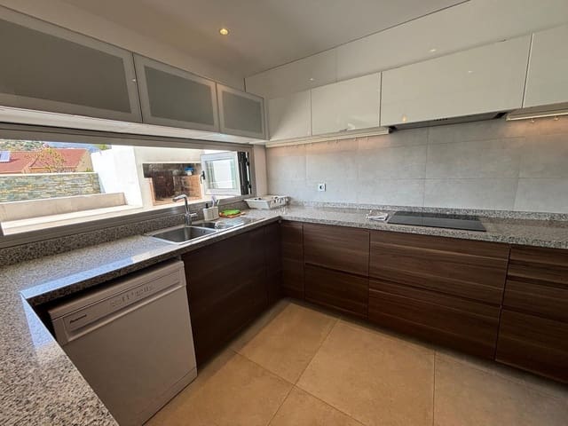 4 soveværelse Villa til salg i Centro ciudad, Fuengirola med swimmingpool garage - € 1.092.500 (Ref: 9540152)