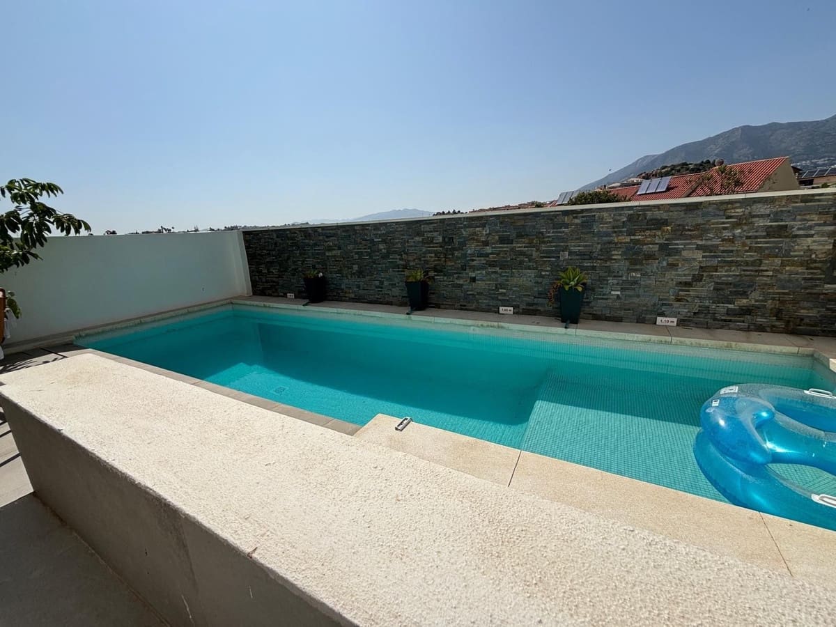 4 soveværelse Villa til salg i Fuengirola med swimmingpool garage - € 1.092.500 (Ref: 9540152)