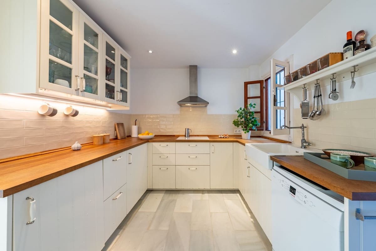 3 soverom Leilighet til salgs i Golden Mile med svømmebasseng garasje - € 1 095 000 (Ref: 9540154)