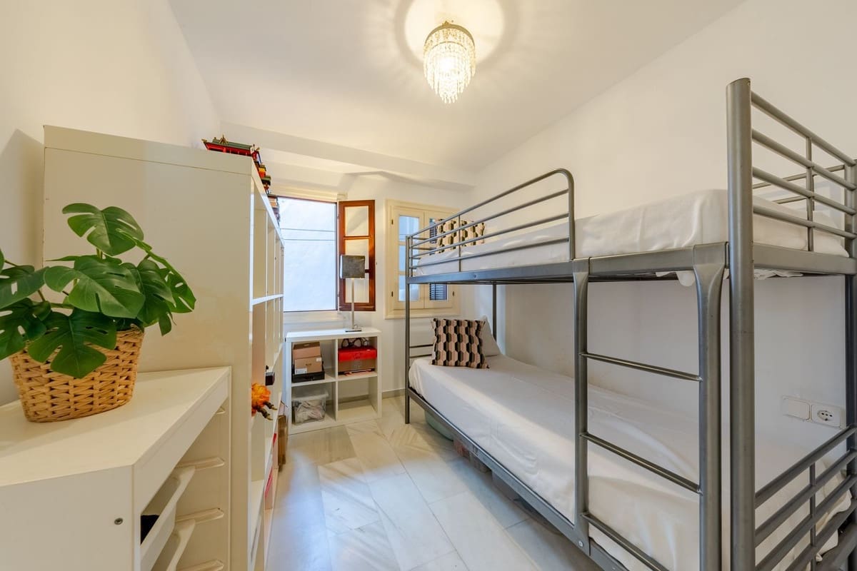 3 soverom Leilighet til salgs i Golden Mile med svømmebasseng garasje - € 1 095 000 (Ref: 9540154)