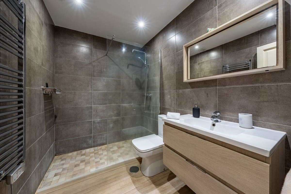 3 soverom Leilighet til salgs i Golden Mile med svømmebasseng garasje - € 1 095 000 (Ref: 9540154)