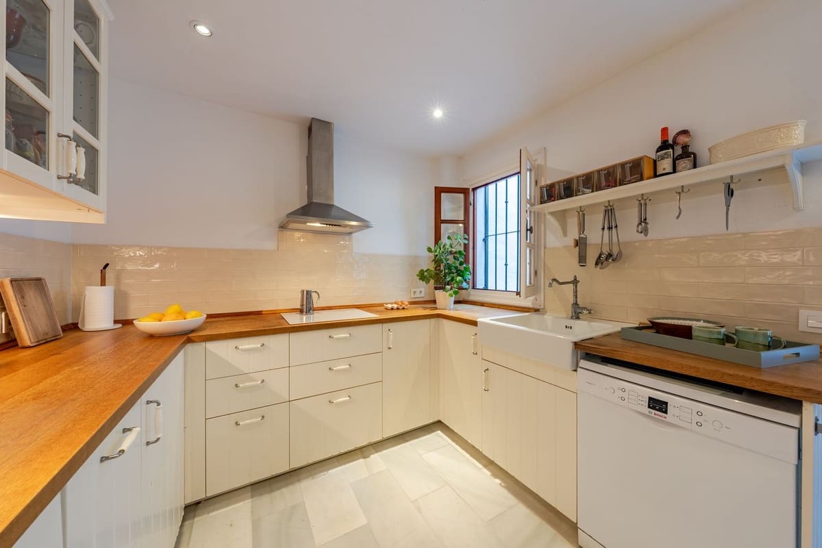 3 soverom Leilighet til salgs i Golden Mile med svømmebasseng garasje - € 1 095 000 (Ref: 9540154)