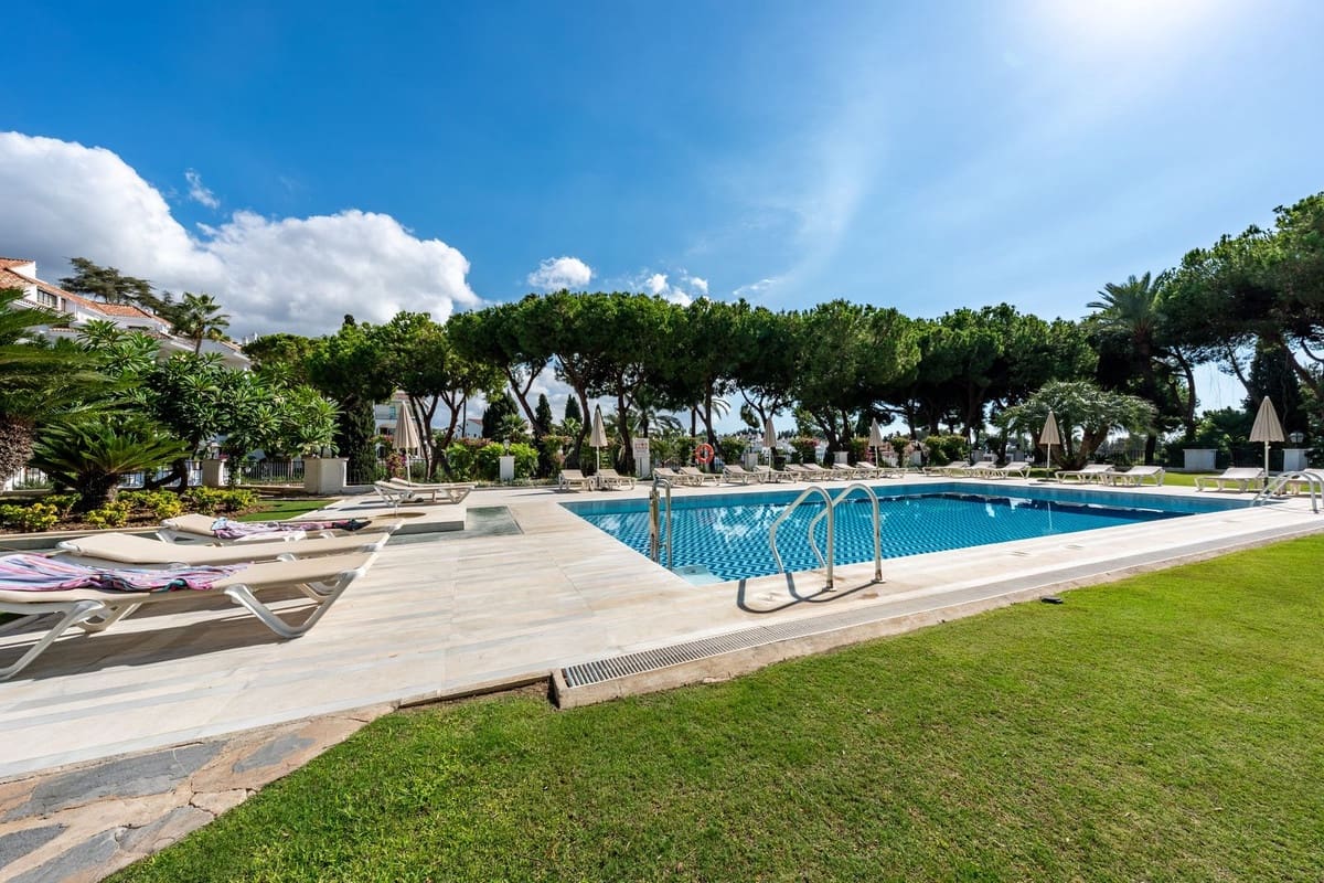 3 soverom Leilighet til salgs i Golden Mile med svømmebasseng garasje - € 1 095 000 (Ref: 9540154)