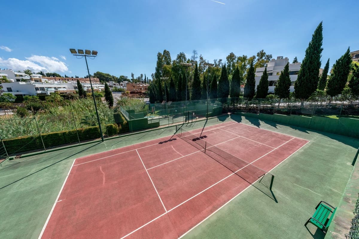 3 soverom Leilighet til salgs i Golden Mile med svømmebasseng garasje - € 1 095 000 (Ref: 9540154)