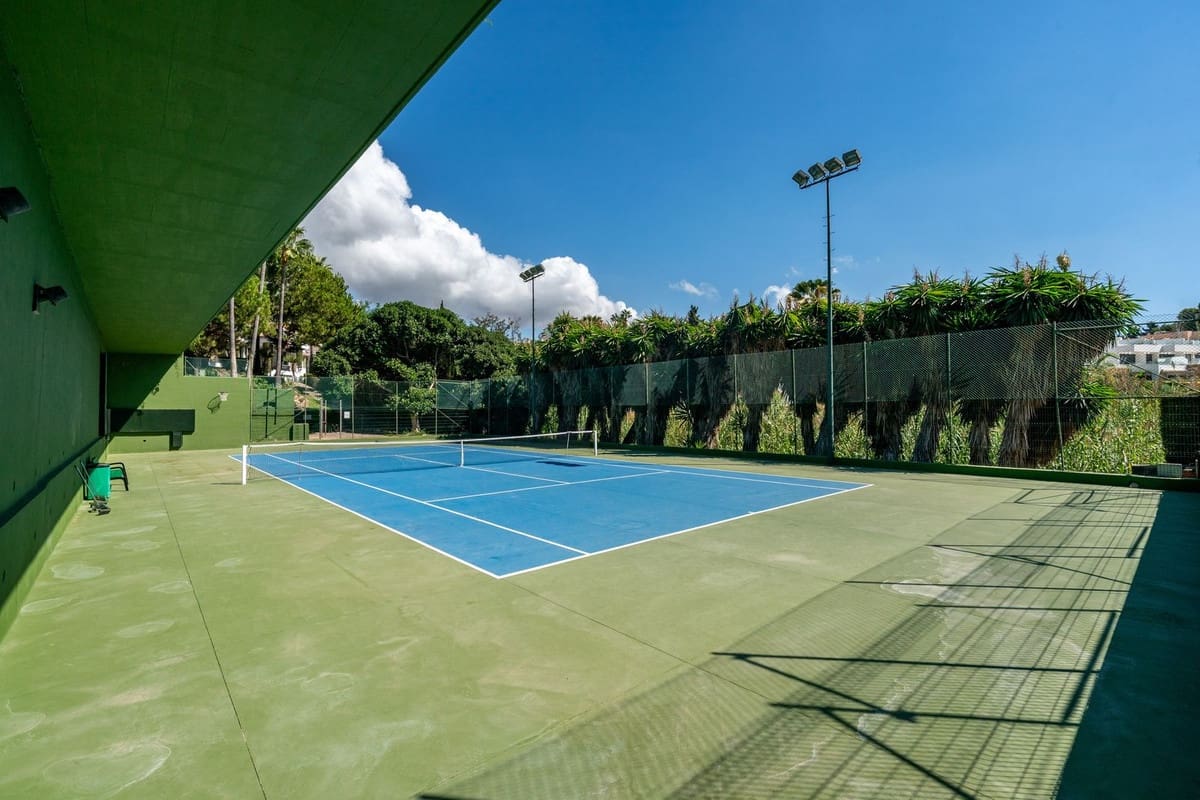 3 soverom Leilighet til salgs i Golden Mile med svømmebasseng garasje - € 1 095 000 (Ref: 9540154)