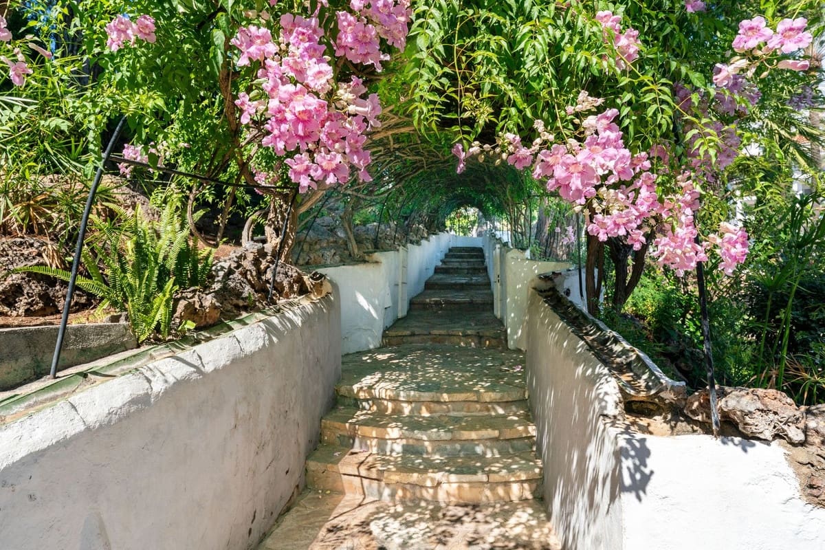 3 soverom Leilighet til salgs i Golden Mile med svømmebasseng garasje - € 1 095 000 (Ref: 9540154)