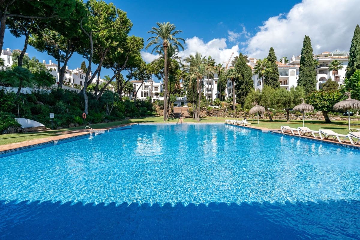 3 soverom Leilighet til salgs i Golden Mile med svømmebasseng garasje - € 1 095 000 (Ref: 9540154)