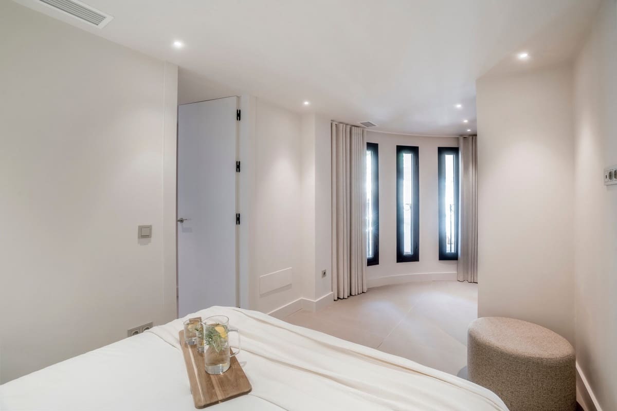 3 soverom Leilighet til salgs i Nueva Andalucia med svømmebasseng - € 1 095 000 (Ref: 9540155)