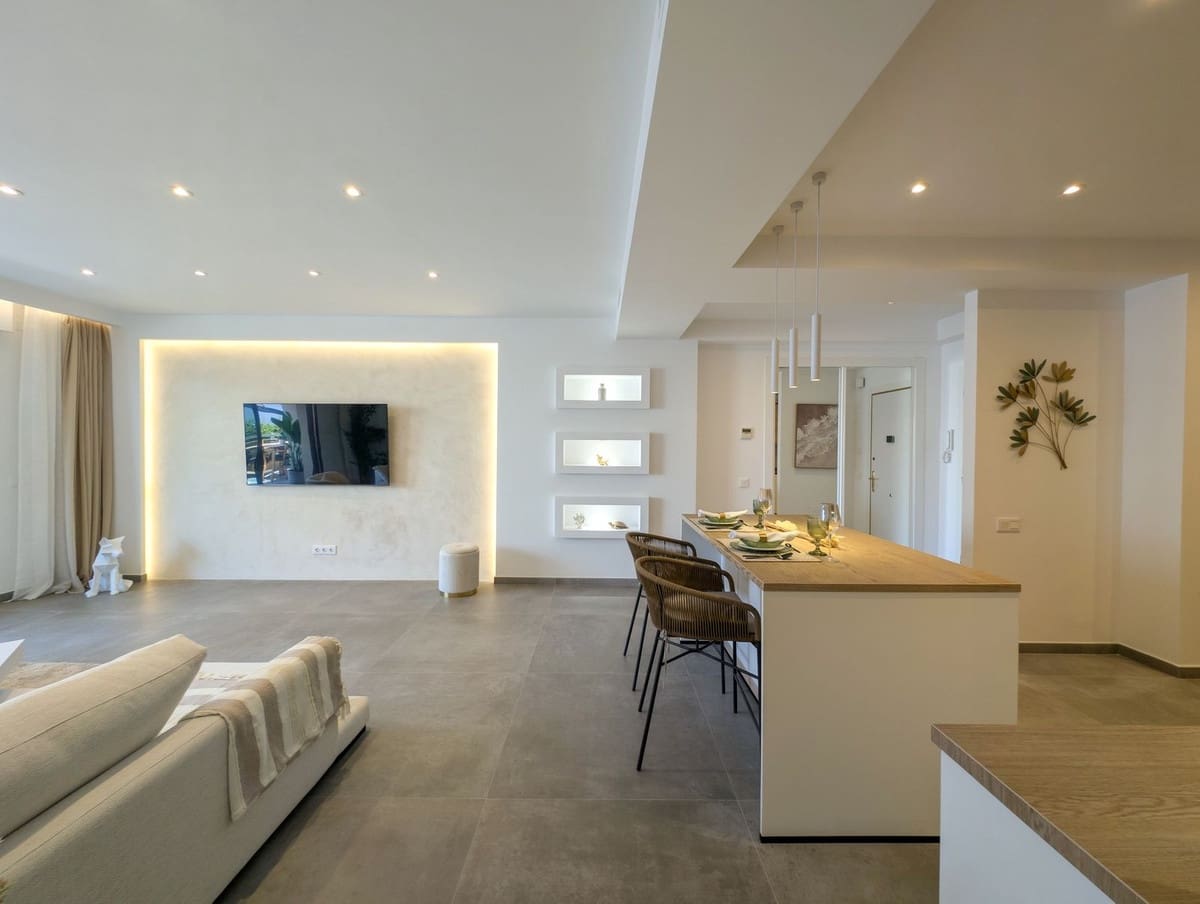 2 sypialnia Apartament na sprzedaż w Marbella z basenem garażem - 1 095 000 € (Ref: 9540156)