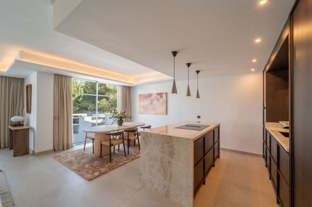 Ático de 3 habitaciones en La Quinta, Benahavís en venta con piscina - 1.095.000 € (Ref: 9540158)