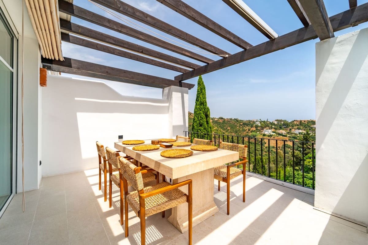 Ático de 3 habitaciones en La Quinta en venta con piscina - 1.095.000 € (Ref: 9540158)