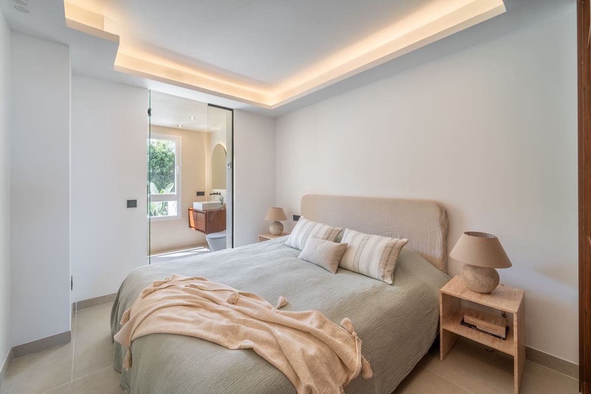 Ático de 3 habitaciones en La Quinta en venta con piscina - 1.095.000 € (Ref: 9540158)