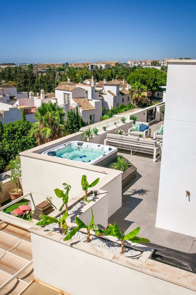 3 soveværelse Penthouse til salg i Puerto Banus med swimmingpool - € 1.095.000 (Ref: 9540159)