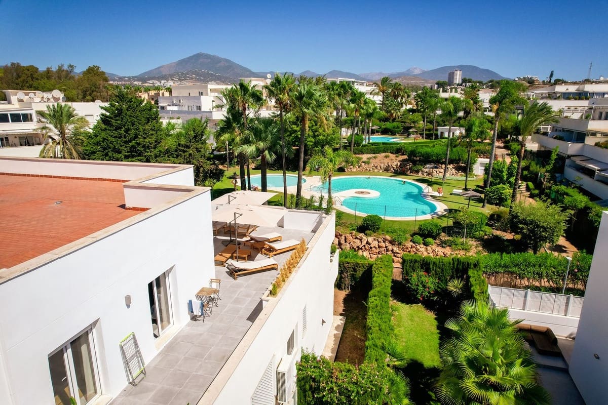 3 soveværelse Penthouse til salg i Puerto Banus med swimmingpool - € 1.095.000 (Ref: 9540159)