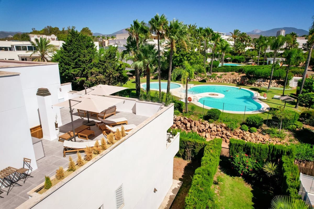 3 soveværelse Penthouse til salg i Puerto Banus med swimmingpool - € 1.095.000 (Ref: 9540159)