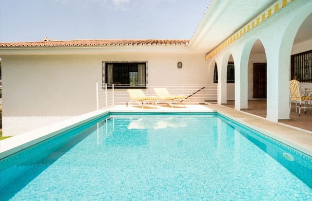 3 quarto Moradia para venda em San Pedro de Alcántara Pueblo, Marbella com piscina - 1 095 000 € (Ref: 9540160)