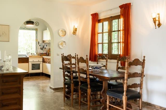 3 quarto Moradia para venda em San Pedro de Alcántara Pueblo, Marbella com piscina - 1 095 000 € (Ref: 9540160)