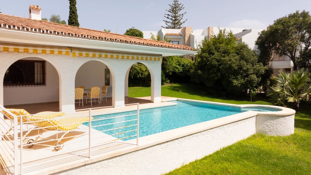 3 quarto Moradia para venda em San Pedro de Alcantara com piscina - 1 095 000 € (Ref: 9540160)