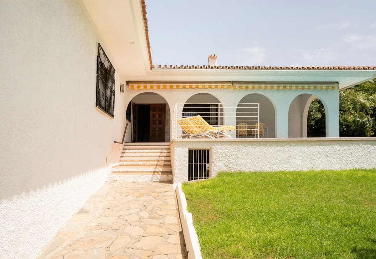 3 quarto Moradia para venda em San Pedro de Alcantara com piscina - 1 095 000 € (Ref: 9540160)