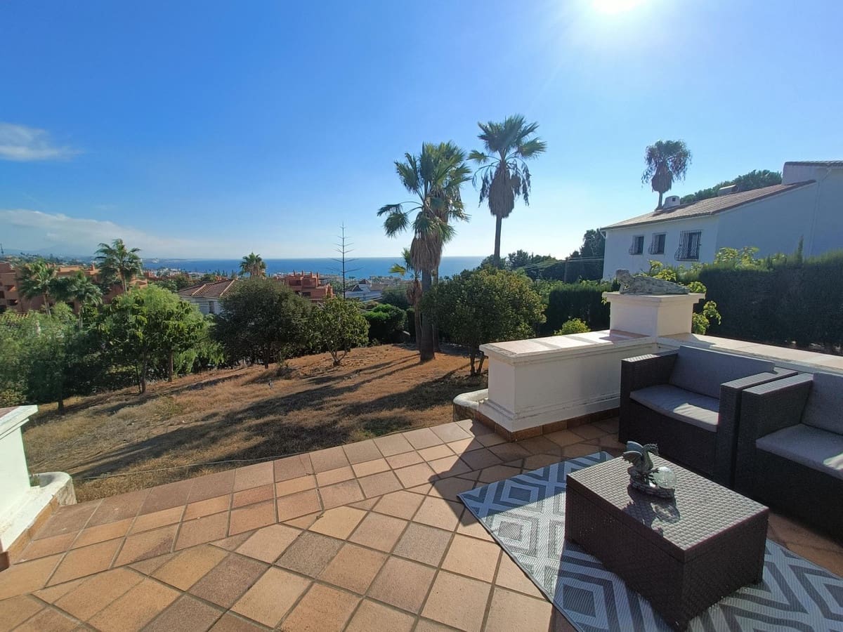 3 soveværelse Villa til salg i Estepona med garage - € 1.095.000 (Ref: 9540161)