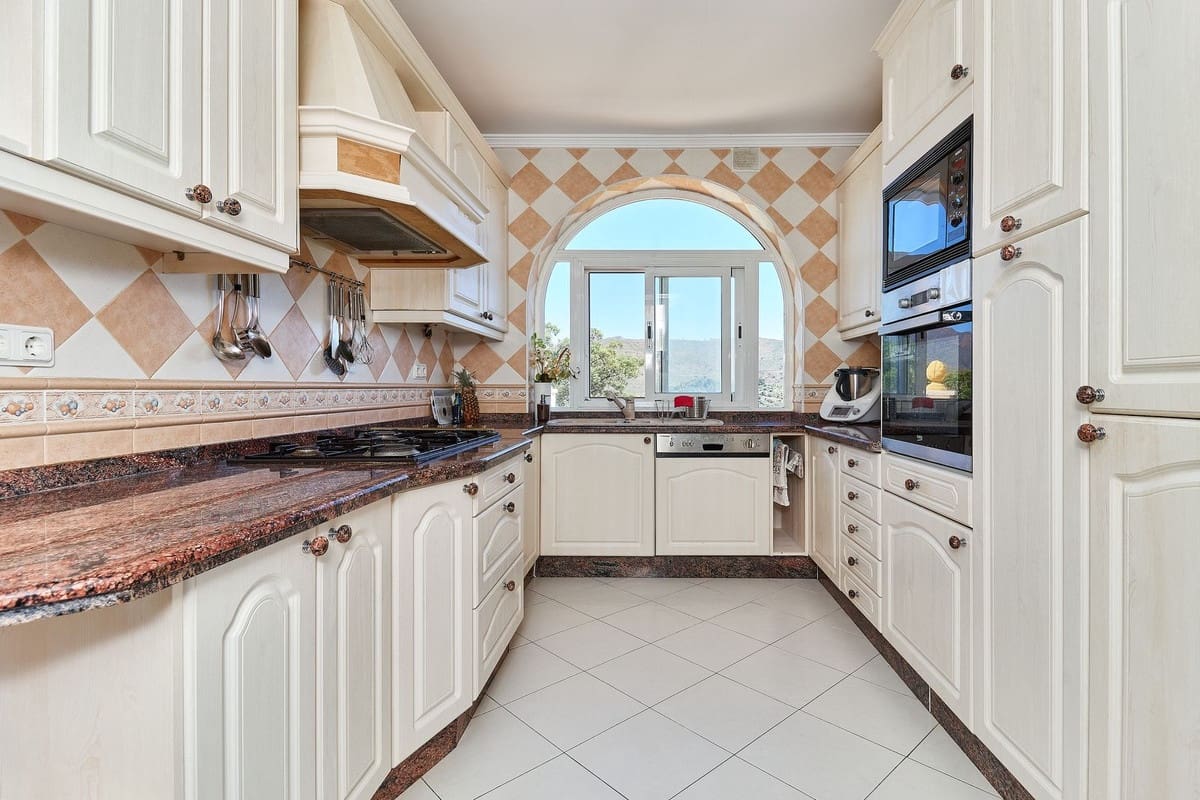 6 soveværelse Villa til salg i La Mairena med swimmingpool garage - € 1.095.000 (Ref: 9540162)