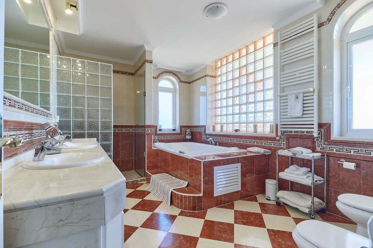 6 soveværelse Villa til salg i La Mairena med swimmingpool garage - € 1.095.000 (Ref: 9540162)