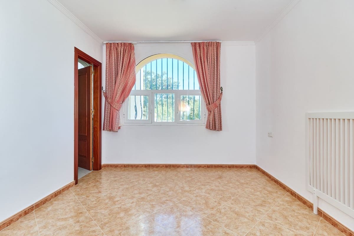 6 soveværelse Villa til salg i La Mairena med swimmingpool garage - € 1.095.000 (Ref: 9540162)