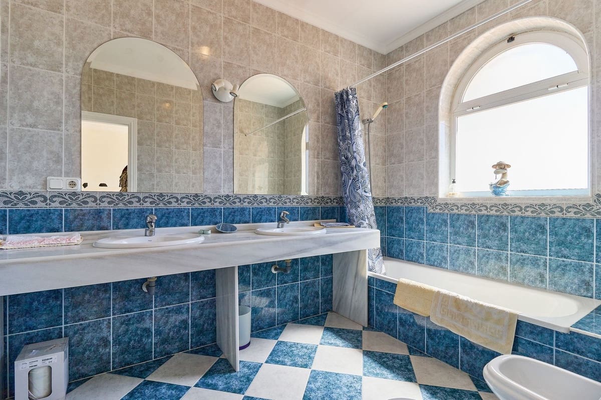 6 soveværelse Villa til salg i La Mairena med swimmingpool garage - € 1.095.000 (Ref: 9540162)