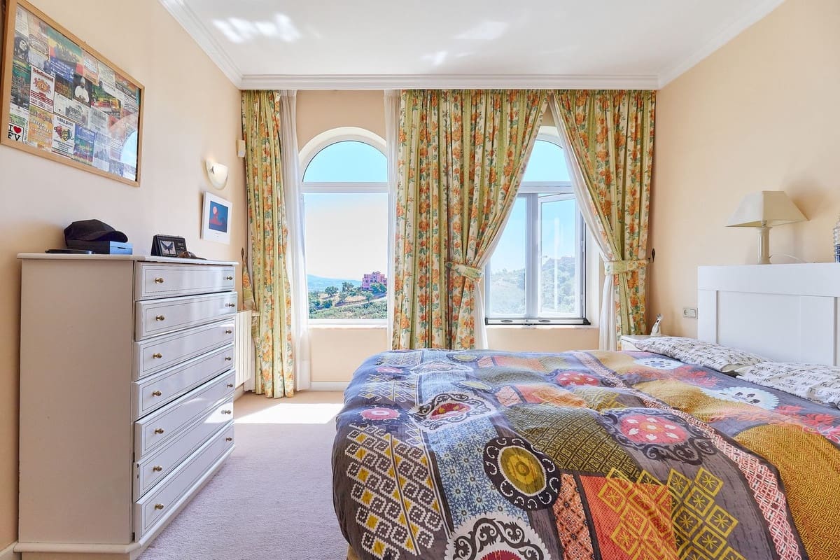 6 soveværelse Villa til salg i La Mairena med swimmingpool garage - € 1.095.000 (Ref: 9540162)