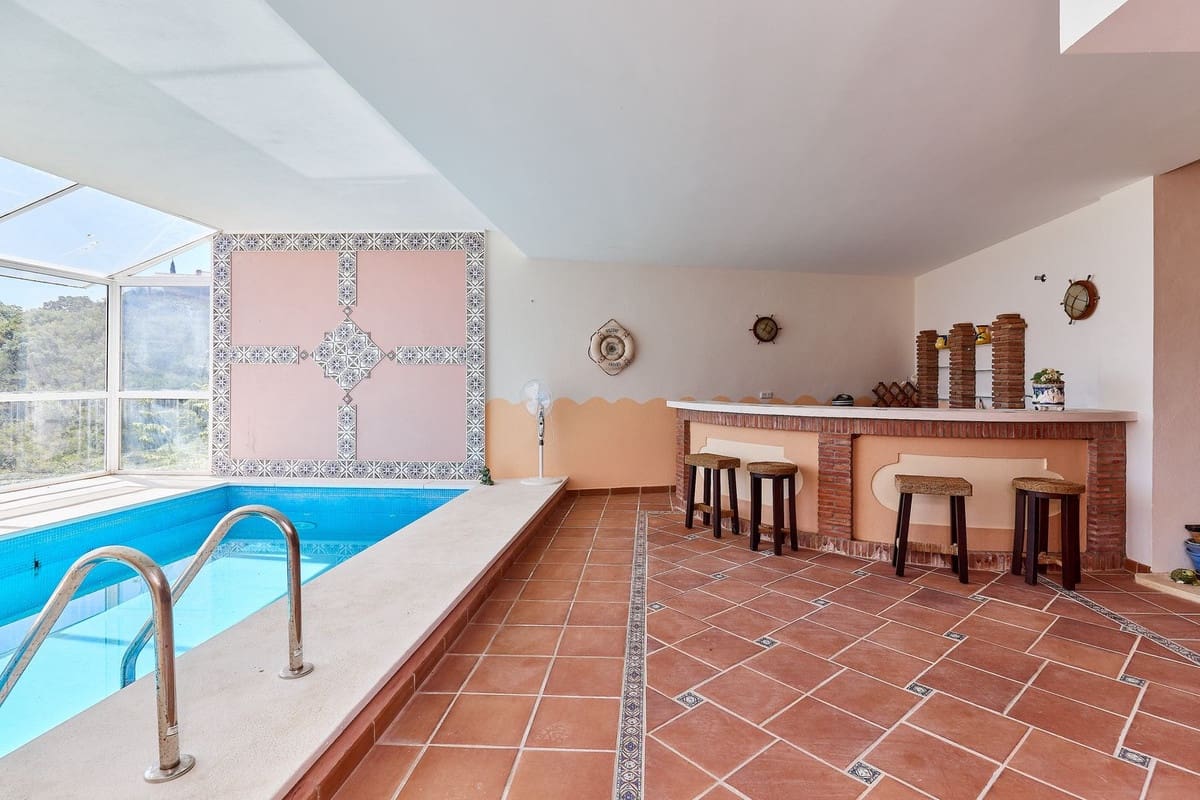 6 soveværelse Villa til salg i La Mairena med swimmingpool garage - € 1.095.000 (Ref: 9540162)