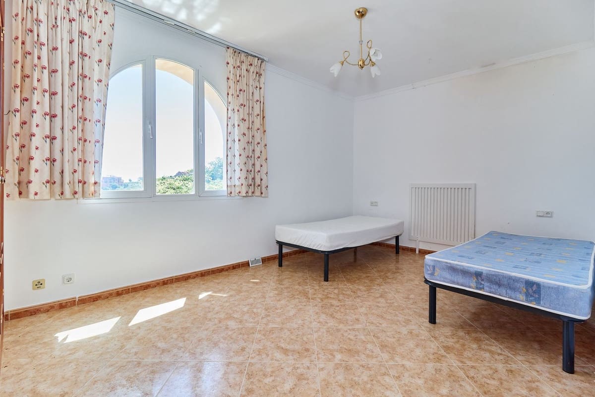 6 soveværelse Villa til salg i La Mairena med swimmingpool garage - € 1.095.000 (Ref: 9540162)