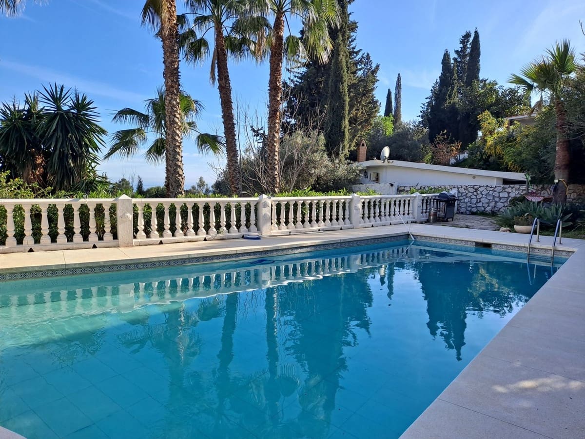 6 soverom Villa til salgs i Mijas med svømmebasseng garasje - € 1 045 000 (Ref: 9540163)
