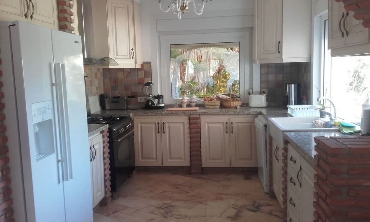 6 soverom Villa til salgs i Mijas med svømmebasseng garasje - € 1 045 000 (Ref: 9540163)