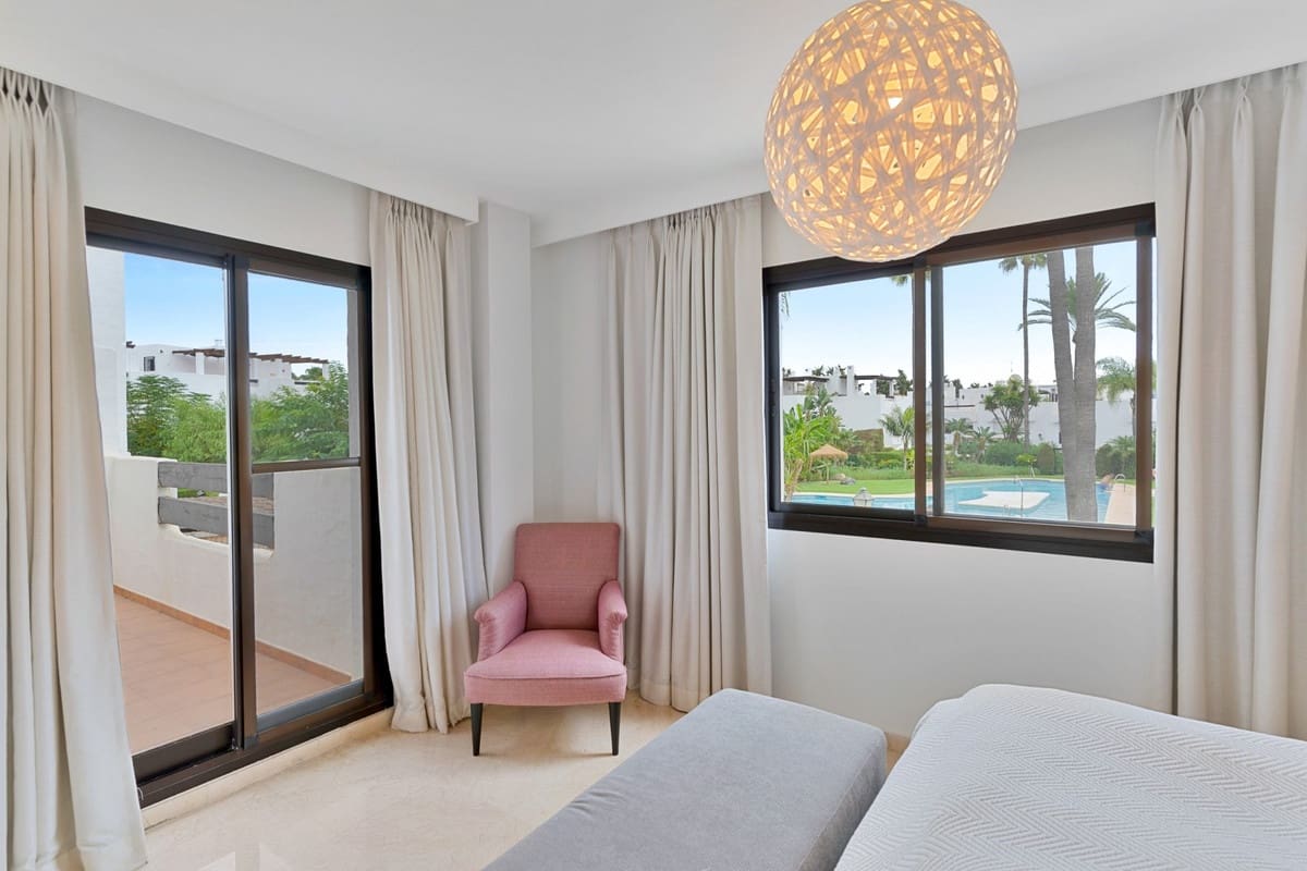 Casa de 4 habitaciones en San Pedro de Alcantara en venta con piscina - 1.095.000 € (Ref: 9540164)