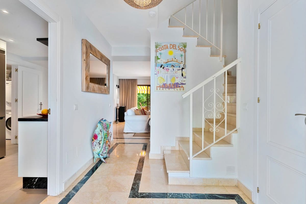 Casa de 4 habitaciones en San Pedro de Alcantara en venta con piscina - 1.095.000 € (Ref: 9540164)