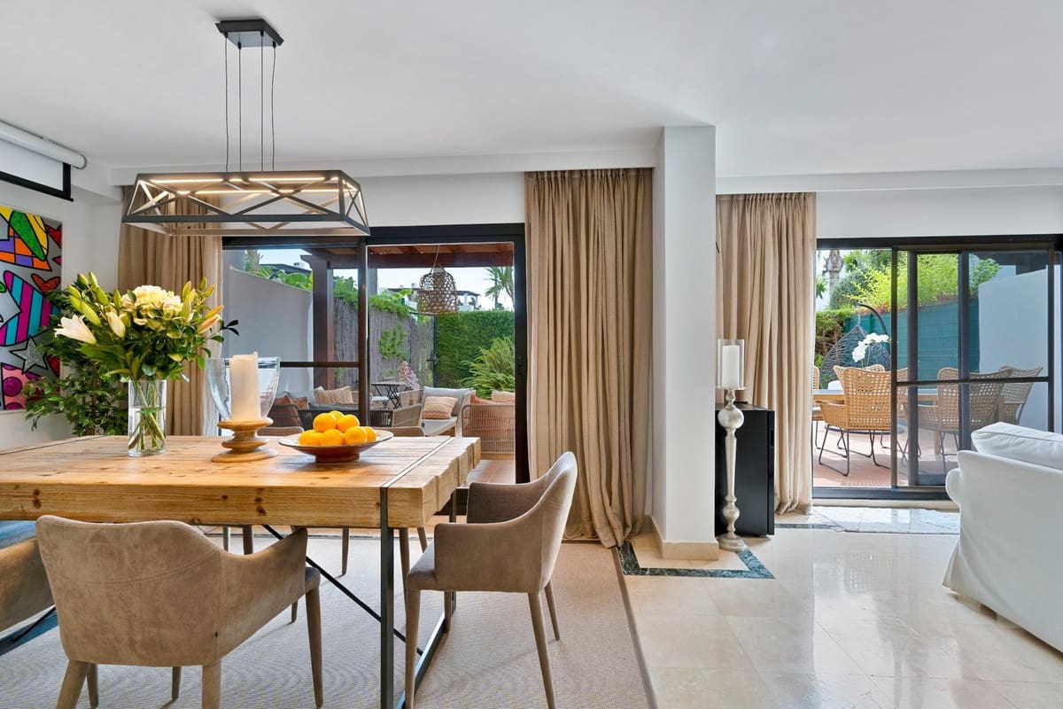 Casa de 4 habitaciones en San Pedro de Alcantara en venta con piscina - 1.095.000 € (Ref: 9540164)