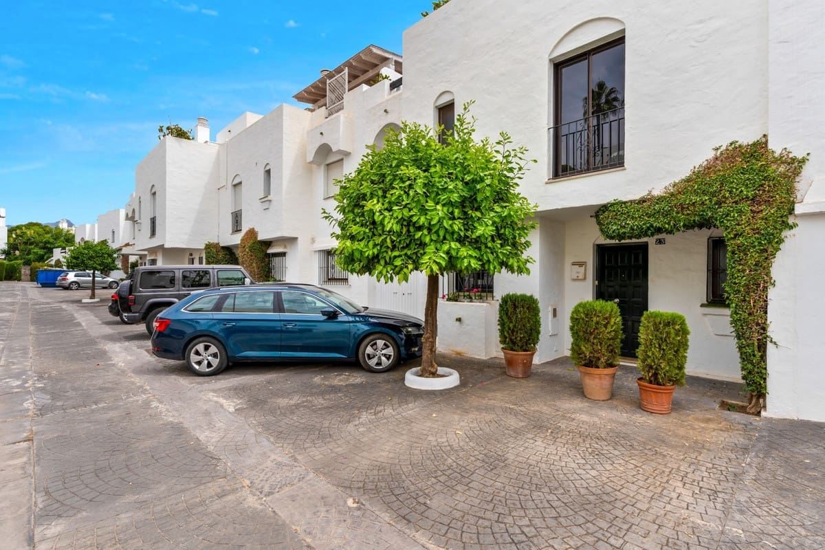 Casa de 4 habitaciones en San Pedro de Alcantara en venta con piscina - 1.095.000 € (Ref: 9540164)