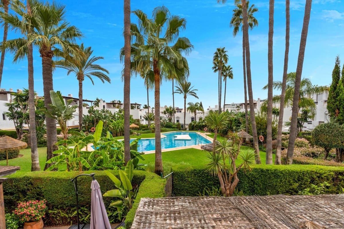 Casa de 4 habitaciones en San Pedro de Alcantara en venta con piscina - 1.095.000 € (Ref: 9540164)