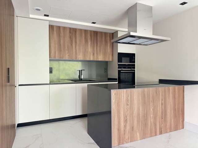 Apartamento de 3 habitaciones en San Pedro de Alcántara Pueblo, Marbella en venta con piscina - 1.099.000 € (Ref: 9540166)