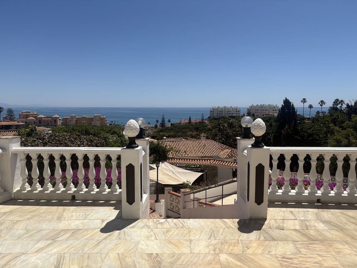 6 soverom Villa til salgs i Mijas Costa med svømmebasseng - € 1 099 999 (Ref: 9540167)
