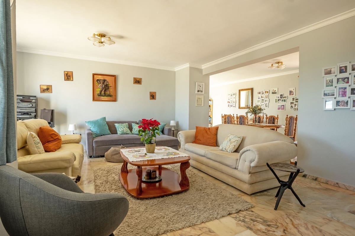 6 bedroom Villa for sale in Mijas Costa with pool - € 1,099,999 (Ref: 9540167)