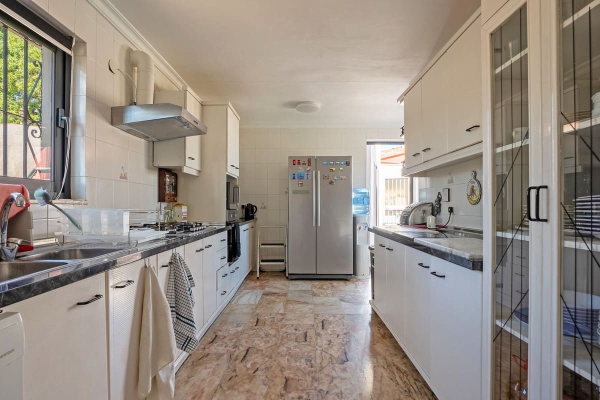 6 bedroom Villa for sale in Mijas Costa with pool - € 1,099,999 (Ref: 9540167)